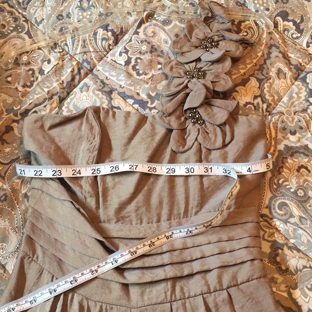 Gorgeous taupe flower 🌺 jumpsuit, size small - Picture 5 of 7